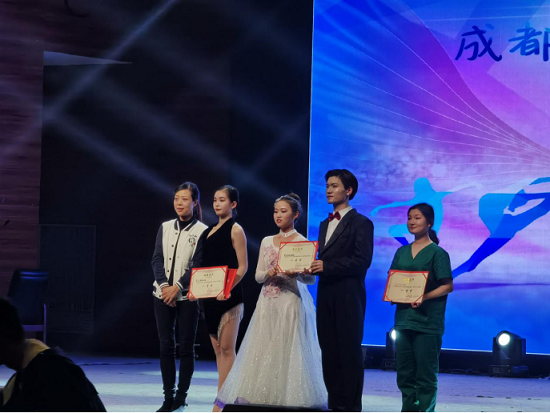 禁忌书屋
获第十届体育舞蹈比赛摩登团体舞一等奖（初改）385.png